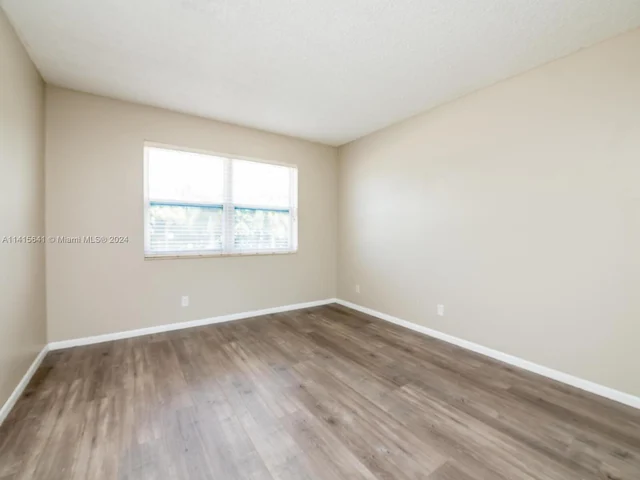 2304 NE 7th St # 27, Hallandale Beach FL 33009