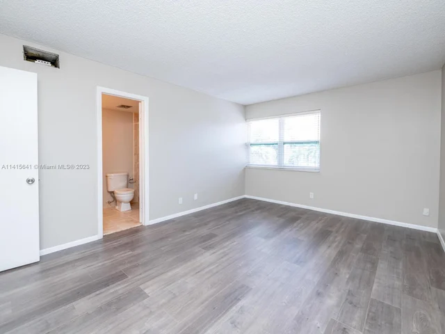 2304 NE 7th St # 27, Hallandale Beach FL 33009