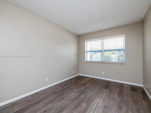 2304 NE 7th St # 27, Hallandale Beach FL 33009