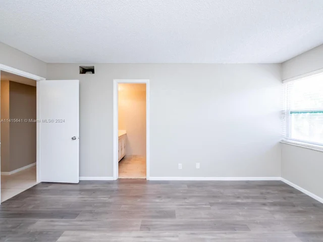 2304 NE 7th St # 27, Hallandale Beach FL 33009