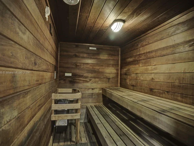 2030 S Ocean Dr # 2110, Hallandale Beach FL 33009