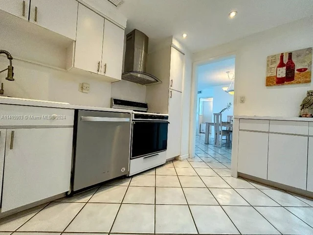 2030 S Ocean Dr # 2110, Hallandale Beach FL 33009