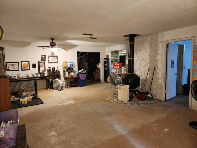 5401 Lakeshore Dr, West Palm Beach FL 33407