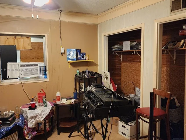 5401 Lakeshore Dr, West Palm Beach FL 33407