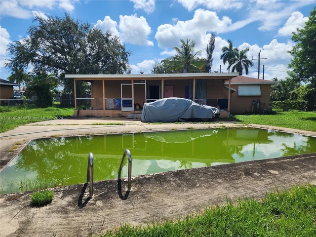 5401 Lakeshore Dr, West Palm Beach FL 33407