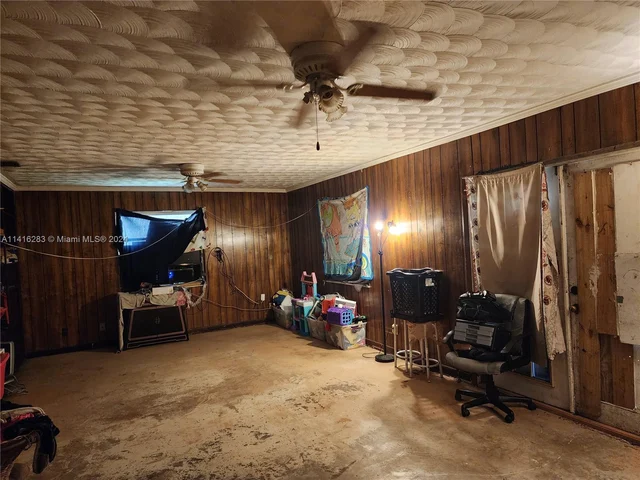 5401 Lakeshore Dr, West Palm Beach FL 33407