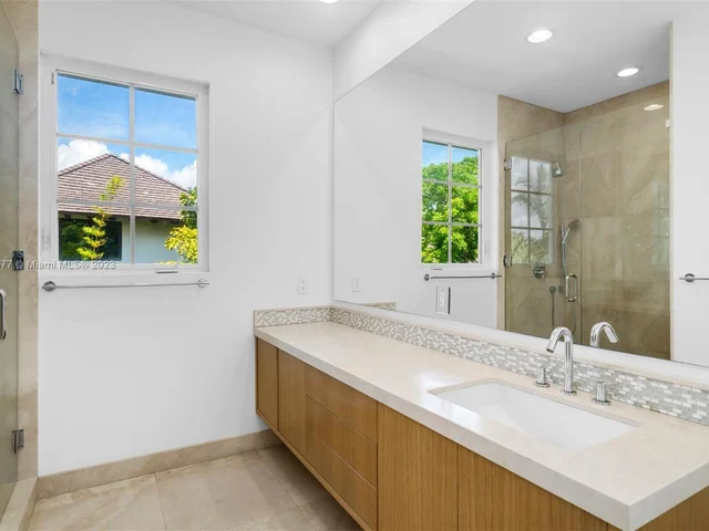 580 Harbor Drive, Key Biscayne FL 33149