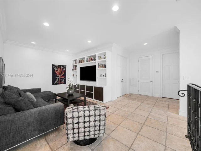 580 Harbor Drive, Key Biscayne FL 33149