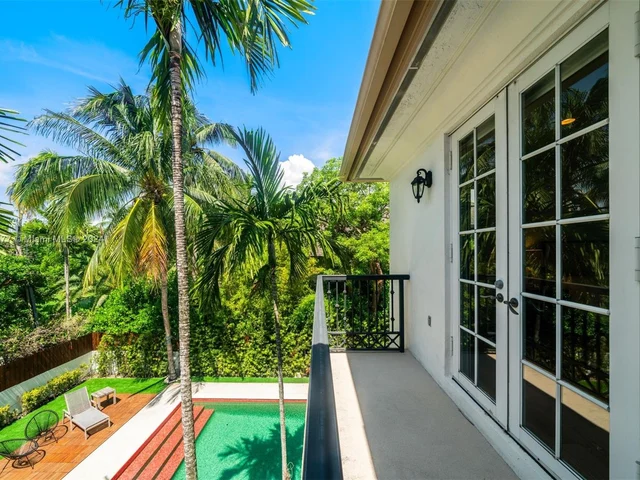 580 Harbor Drive, Key Biscayne FL 33149