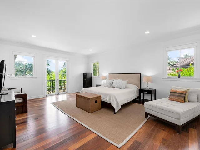 580 Harbor Drive, Key Biscayne FL 33149