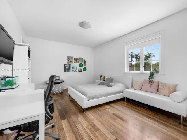 580 Harbor Drive, Key Biscayne FL 33149