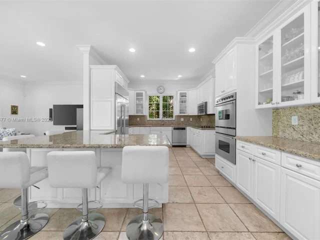 580 Harbor Drive, Key Biscayne FL 33149