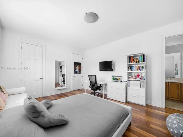 580 Harbor Drive, Key Biscayne FL 33149