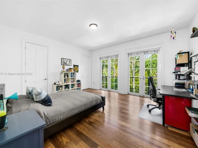 580 Harbor Drive, Key Biscayne FL 33149