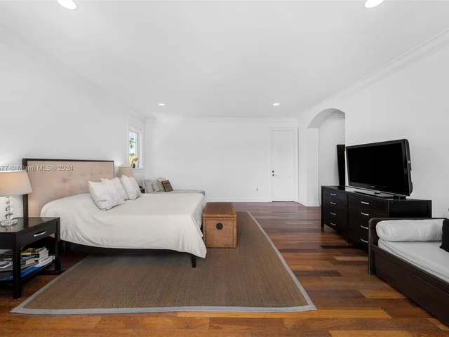 580 Harbor Drive, Key Biscayne FL 33149