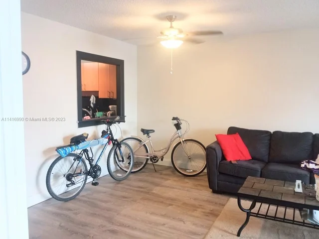 427 Golden Isles Dr # 5H, Hallandale Beach FL 33009