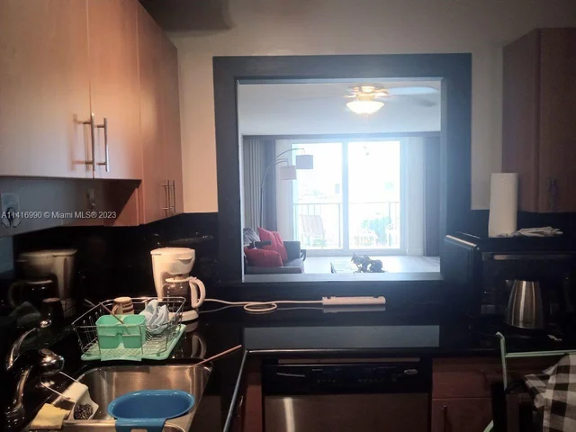 427 Golden Isles Dr # 5H, Hallandale Beach FL 33009