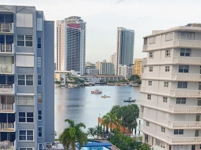 427 Golden Isles Dr # 5H, Hallandale Beach FL 33009