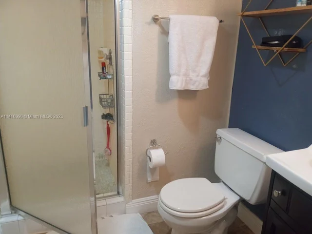 427 Golden Isles Dr # 5H, Hallandale Beach FL 33009