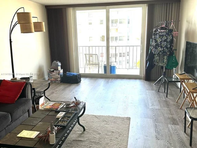 427 Golden Isles Dr # 5H, Hallandale Beach FL 33009