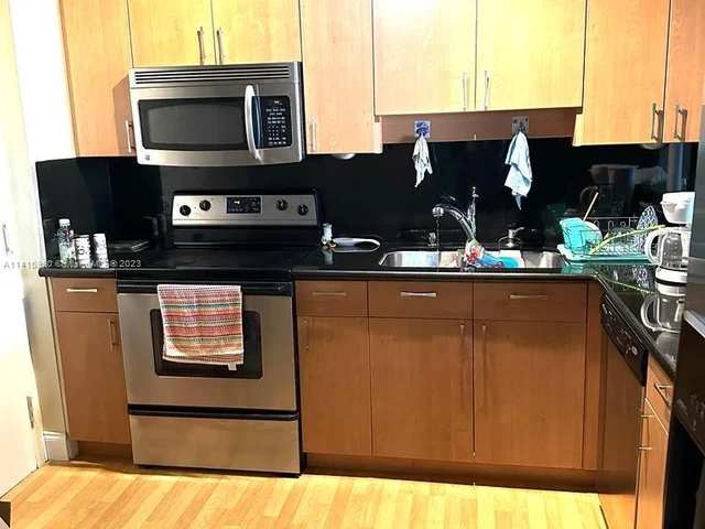 427 Golden Isles Dr # 5H, Hallandale Beach FL 33009