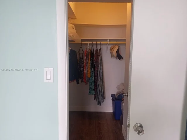 427 Golden Isles Dr # 5H, Hallandale Beach FL 33009