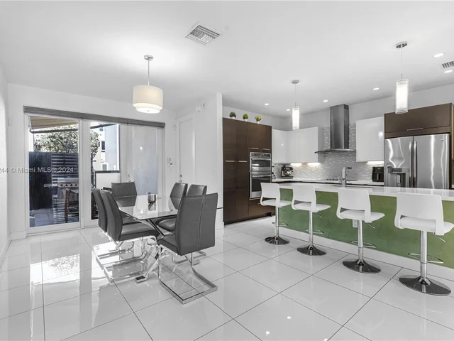 6324 NW 104th Path # 6324, Doral FL 33178