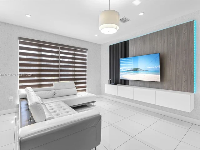 6324 NW 104th Path # 6324, Doral FL 33178