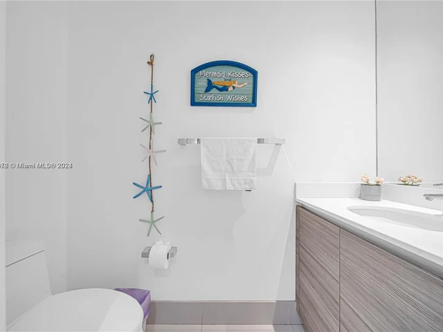 121 NE 34th St # 915, Miami FL 33137