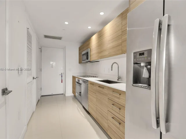 121 NE 34th St # 915, Miami FL 33137