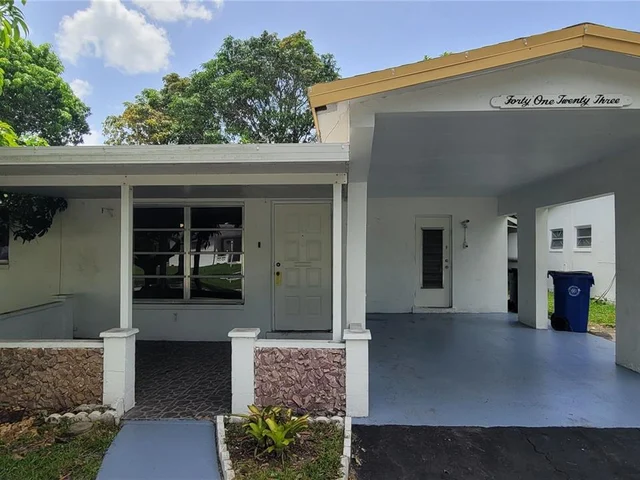 4123 NW 52nd Ave, Lauderdale Lakes FL 33319