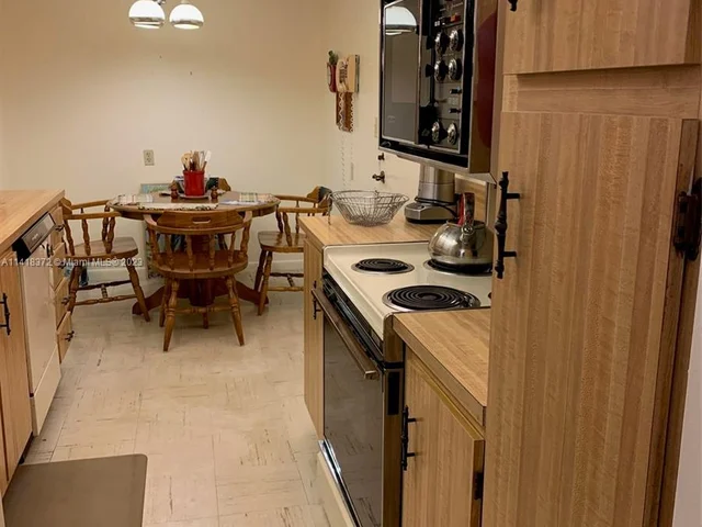 1200 Saint Charles Pl # 317, Pembroke Pines FL 33026