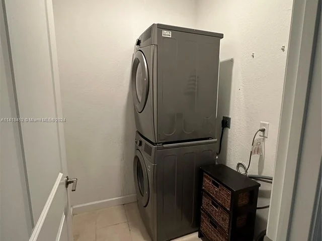 20645 NE 2nd Ct, Miami FL 33179