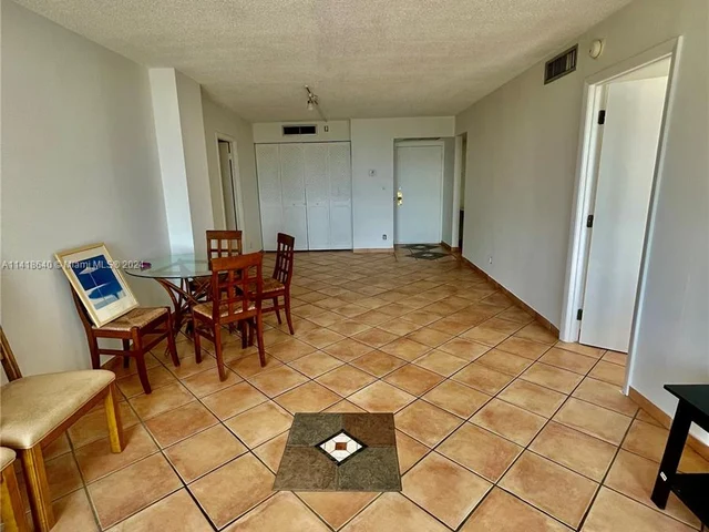 20500 W Country Club Dr # 607, Aventura FL 33180