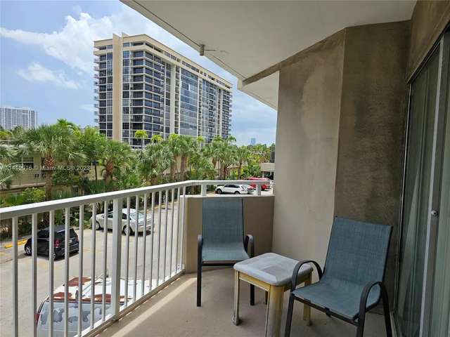 1985 S Ocean Dr, Hallandale Beach FL 33009