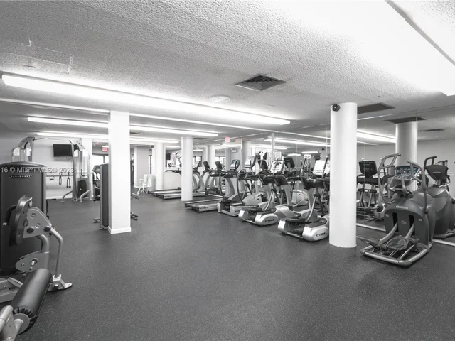 1985 S Ocean Dr, Hallandale Beach FL 33009