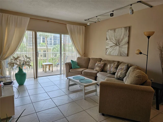 1985 S Ocean Dr, Hallandale Beach FL 33009