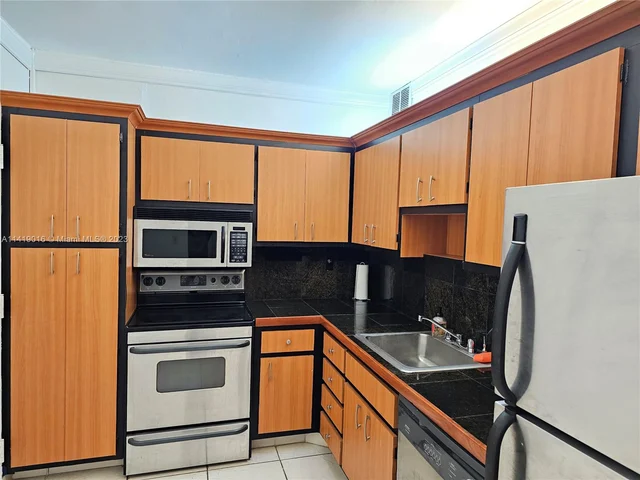 1985 S Ocean Dr, Hallandale Beach FL 33009