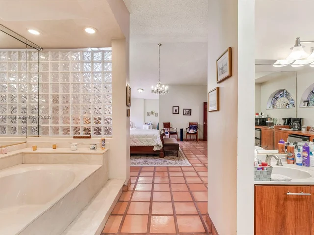 11980 SW 92nd Ln, Miami FL 33186