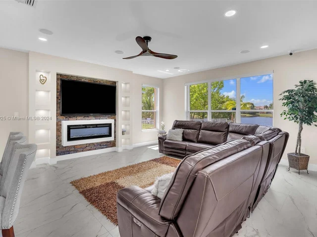 15234 SW 19th St, Miramar FL 33027