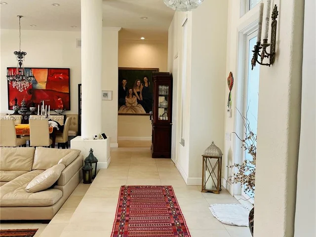 3280 Paddock Rd, Weston FL 33331