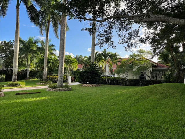 3280 Paddock Rd, Weston FL 33331