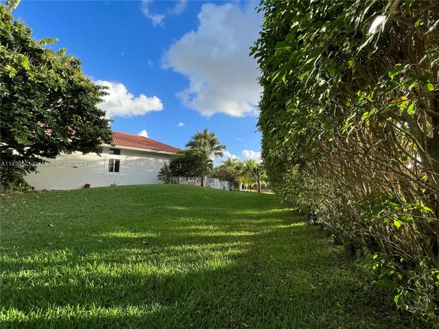 3280 Paddock Rd, Weston FL 33331