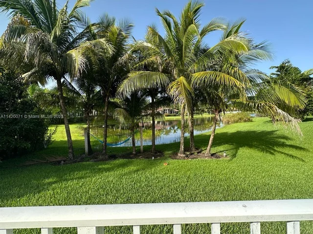 3280 Paddock Rd, Weston FL 33331