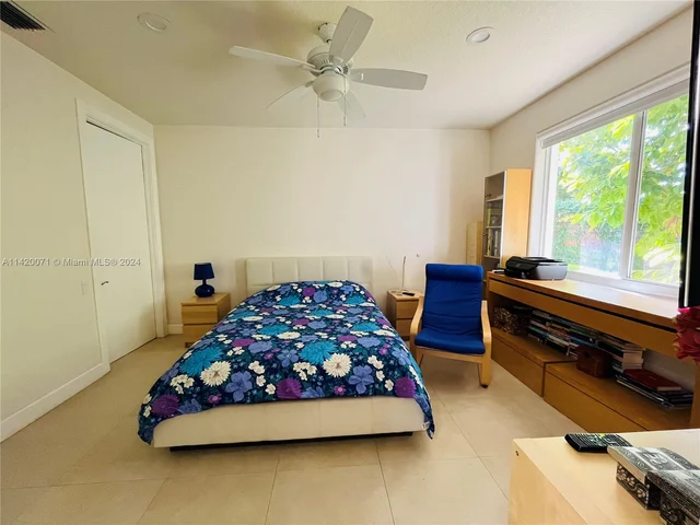 3280 Paddock Rd, Weston FL 33331