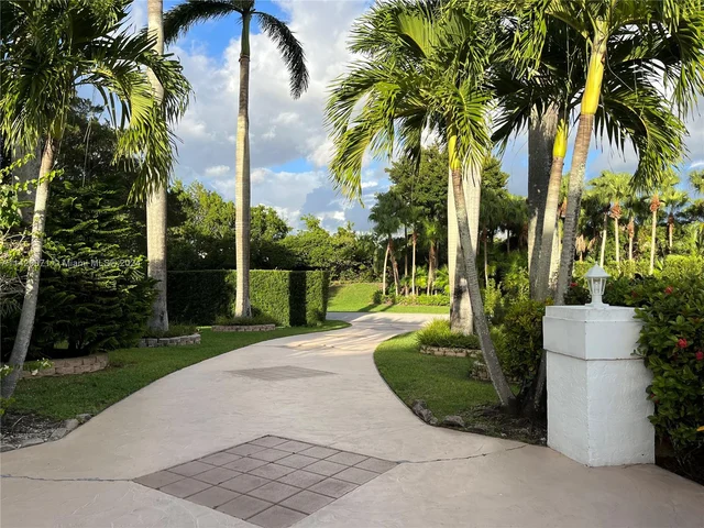 3280 Paddock Rd, Weston FL 33331