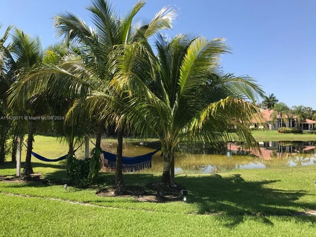 3280 Paddock Rd, Weston FL 33331