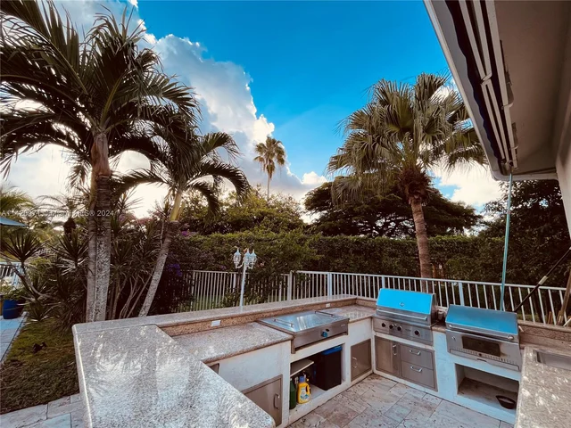 3280 Paddock Rd, Weston FL 33331