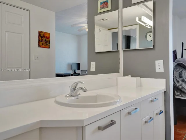 9156 Collins Avenue Unit 406, Surfside FL 33154