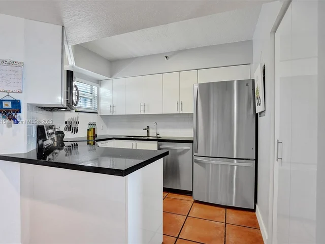 9156 Collins Avenue Unit 406, Surfside FL 33154
